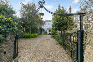 Palace Road, East Molesey- click for photo gallery